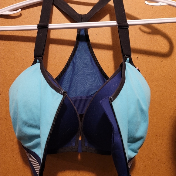 Victoria's secret sports bra - Picture 2 of 2